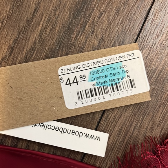 Do + Be off the shoulder lace contrast satin top with mask Marsala color - Picture 3 of 8